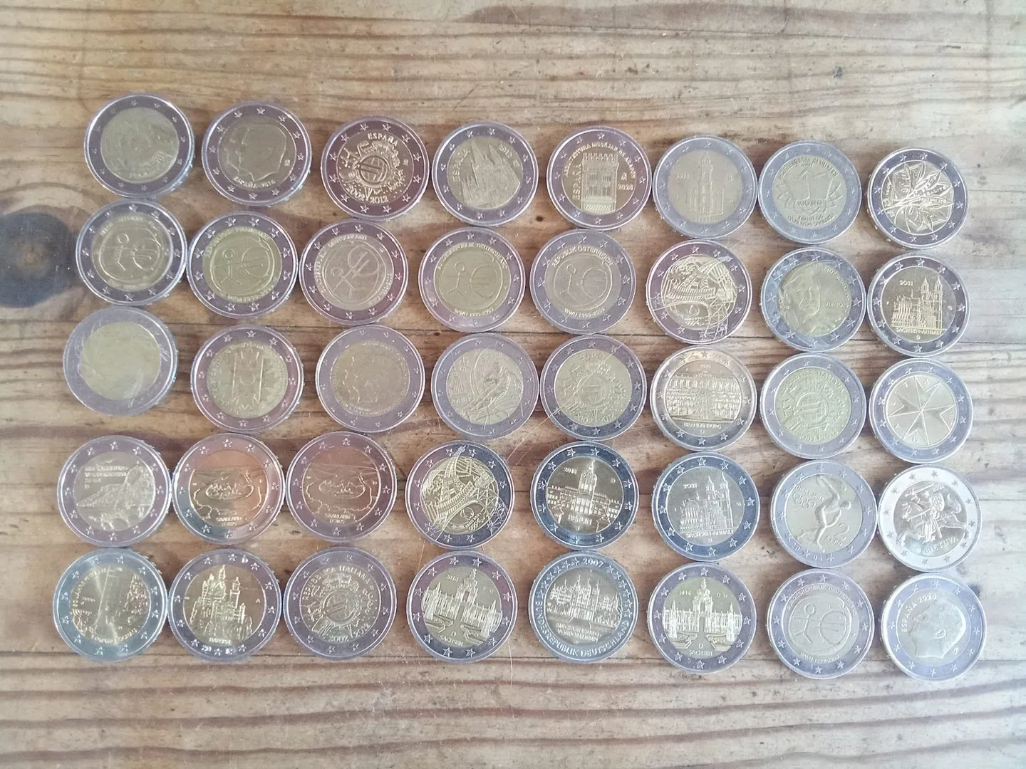 Set 40 coins in hodnote 2 euros in various years and countries (Theme zbierky = Coin roka)