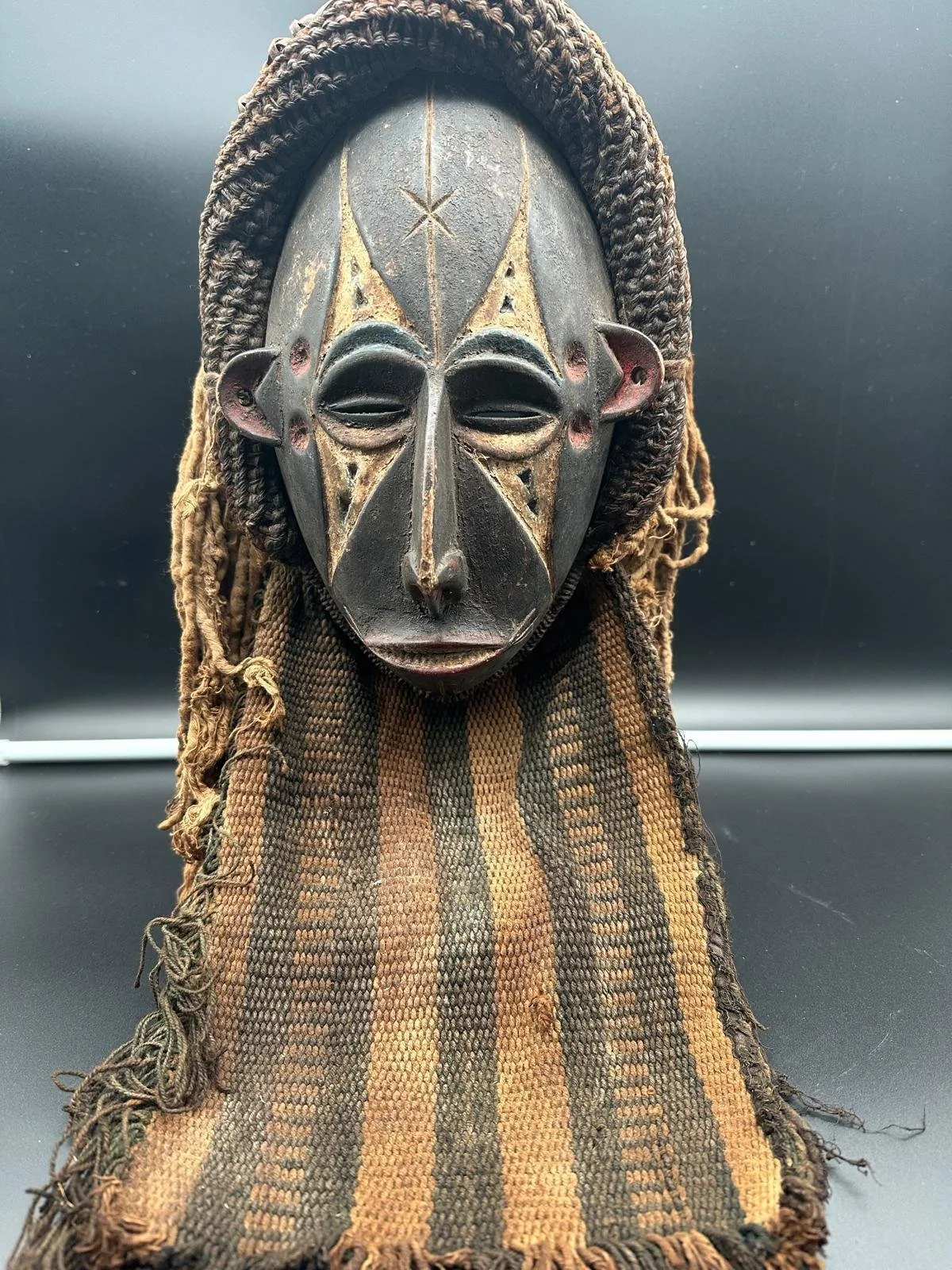 Igbo dance mask typu „Mmwo“, originating in Nigeria