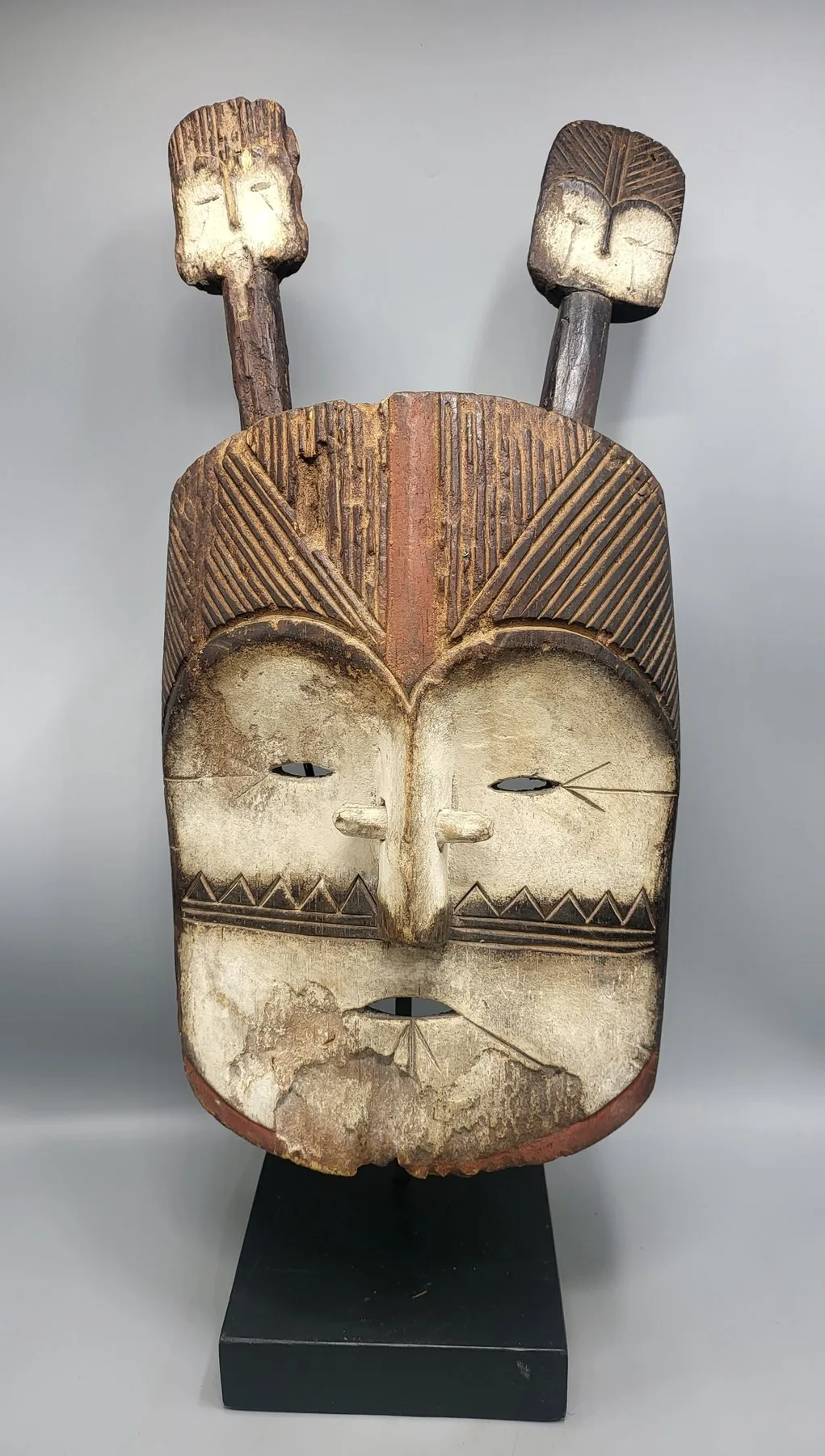 Mask Hem Zaire in Konga