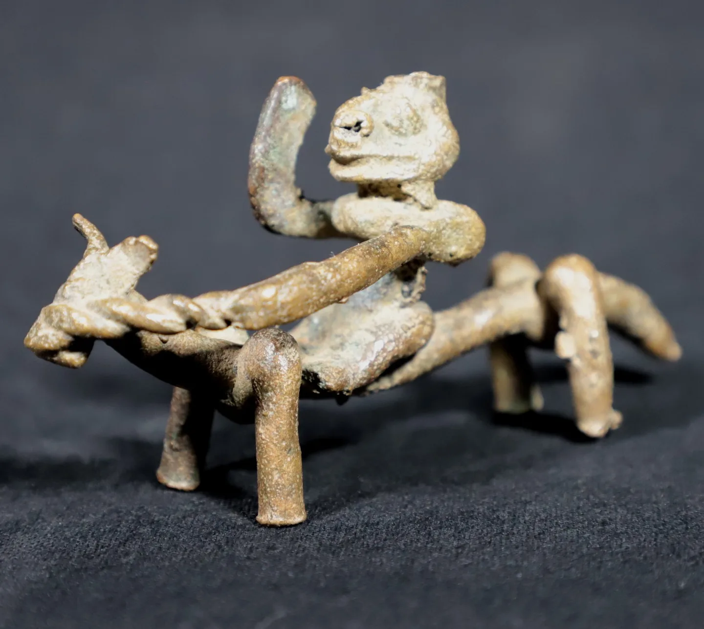 Bronze figurine Lobi jazdec na koni in Burkina Faso