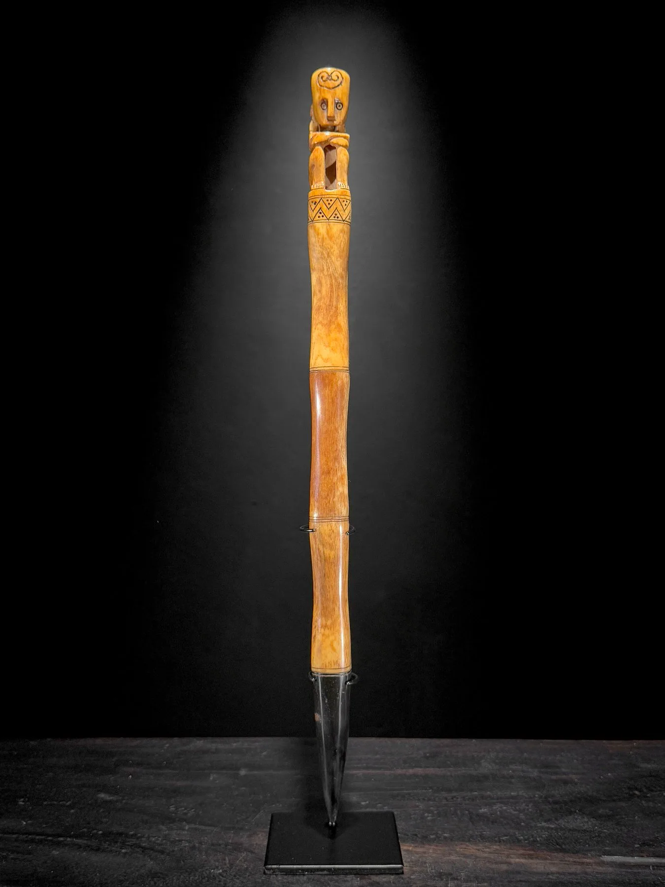 Statue Sumba made in kosti na special podstavci