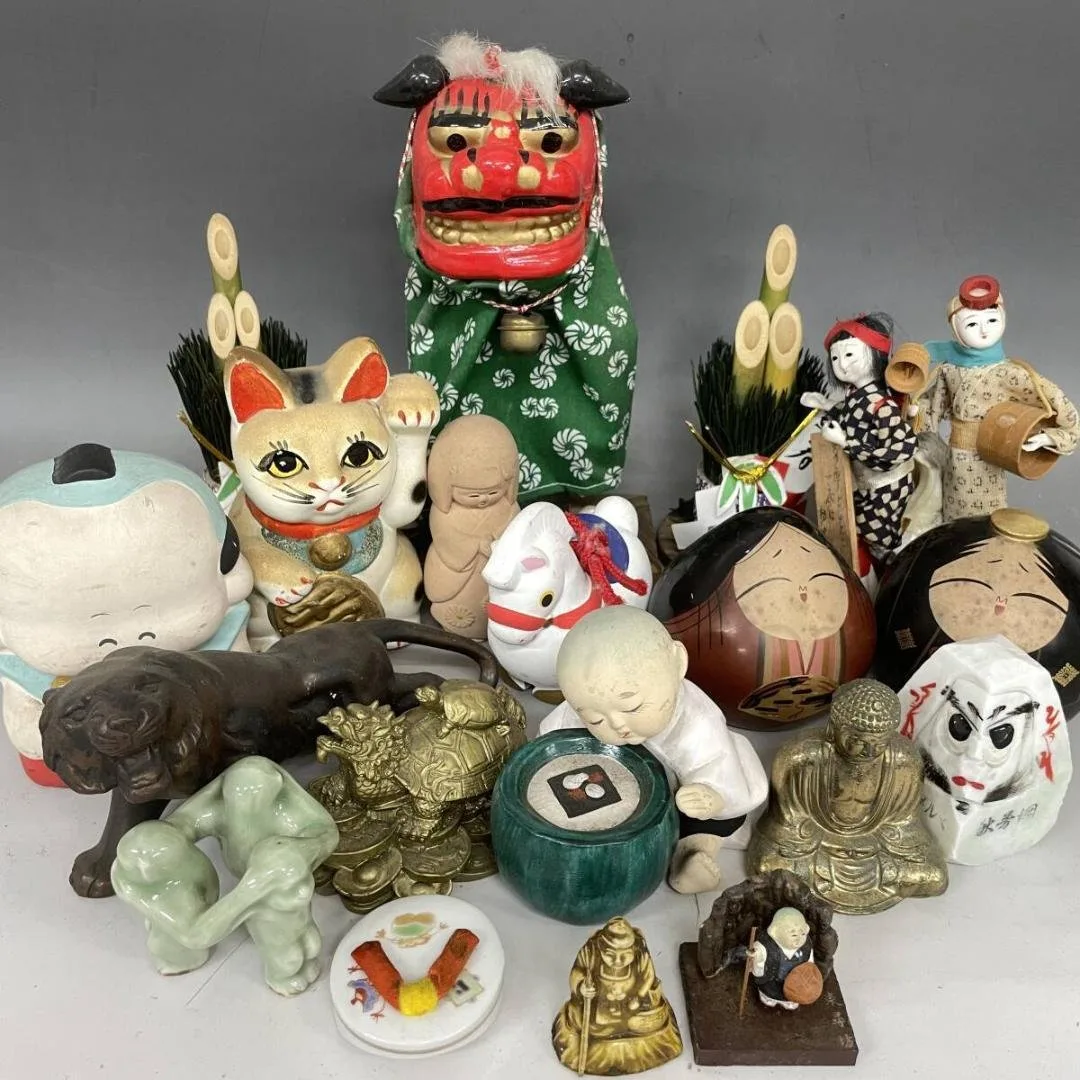 Vintage Japanese folk toys and figurines – 20-dielna mixed collection – Shishi-mai, Maneki-neko, - Japonsko - 20. storo